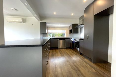 Photo of property in 15 Dalwhinnie Parade, Highland Park, Auckland, 2010