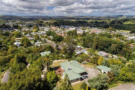 Photo of property in 4 Windsor Road, Waipawa, 4210