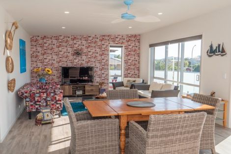 Photo of property in 13 Protea Drive, Cable Bay, 0420