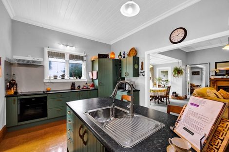 Photo of property in 237 South Road, Hawera, 4610