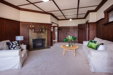 Photo of property in 39 Waiwaka Terrace, Strandon, New Plymouth, 4312