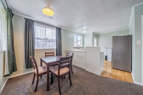 Photo of property in 2/10 Ponderosa Grove, Maoribank, Upper Hutt, 5018