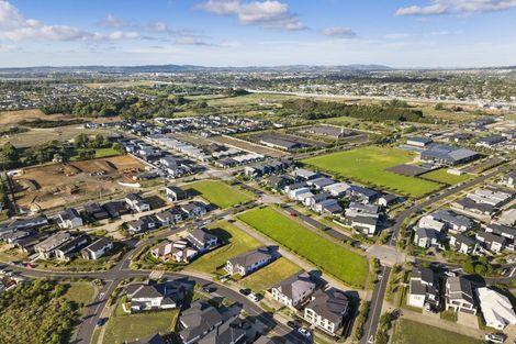 Photo of property in 17 Emerald Avenue, Rosehill, Papakura, 2113