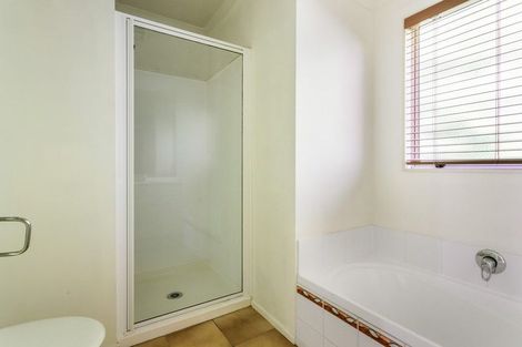 Photo of property in 2/16 Ocean View Road, Hatfields Beach, Orewa, 0931