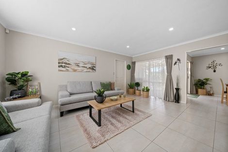 Photo of property in 17 Flora Place, Wattle Downs, Auckland, 2103