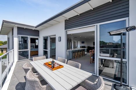 Photo of property in 18 Parkvue Drive, Bell Block, New Plymouth, 4312