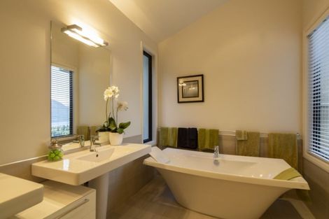 Photo of property in 37 Belfast Terrace, Queenstown, 9300