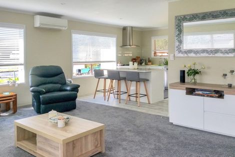 Photo of property in 1/3 Papatahi Place, Henderson, Auckland, 0610