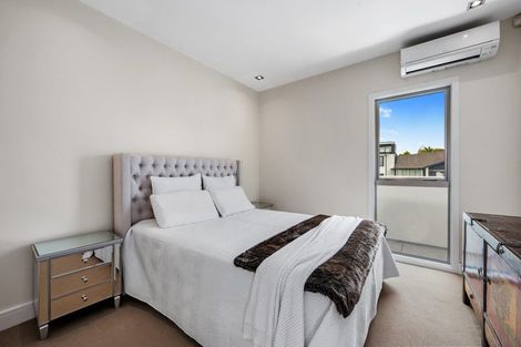 Photo of property in 5/258 Hurstmere Road, Takapuna, Auckland, 0622