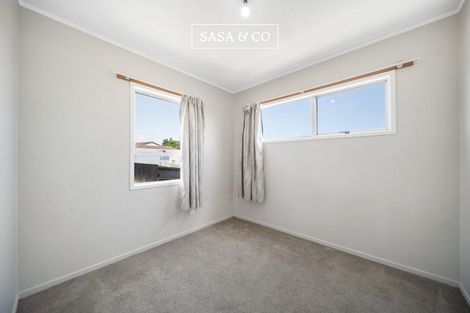 Photo of property in 2/6 Bundena Place, Clendon Park, Auckland, 2103