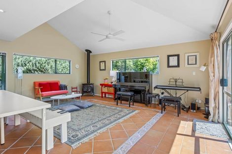 Photo of property in 1 Whangaparaoa Road, Red Beach, 0932