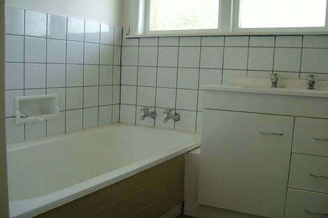 Photo of property in 77 Lake Road, Northcote, Auckland, 0627