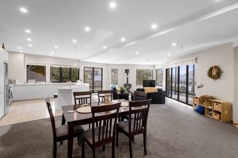 Photo of property in 12 Aspen Grove, Fernhill, Queenstown, 9300