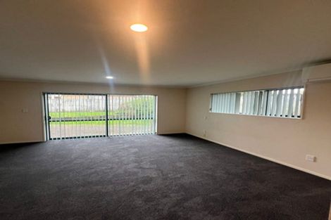 Photo of property in 3 Nephin Place, East Tamaki Heights, Auckland, 2016
