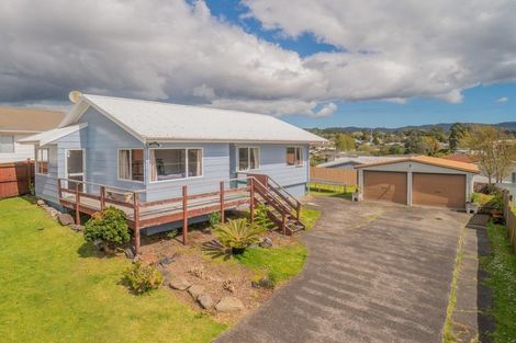 Photo of property in 12 Imperial Place, Henderson, Auckland, 0612