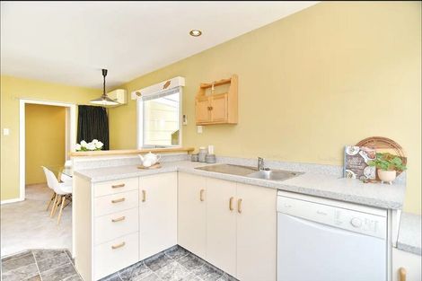 Photo of property in 17 Bateman Avenue, Bryndwr, Christchurch, 8053