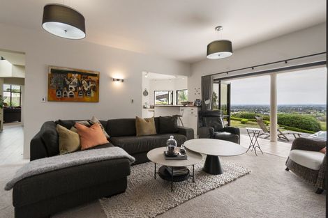 Photo of property in 70 Waicola Drive, Fitzherbert, Palmerston North, 4471