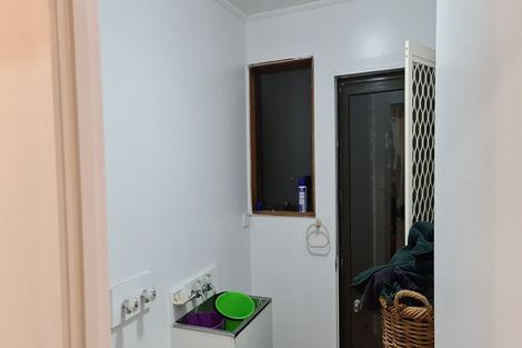 Photo of property in 1/219 Glenfield Road, Hillcrest, Auckland, 0627