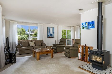 Photo of property in 5 Airey Place, Torbay, Auckland, 0630