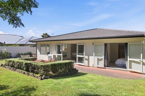 Photo of property in 5 Kawaroa Close, New Plymouth, 4310