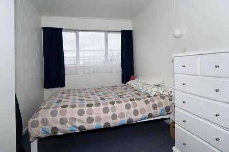 Photo of property in 1 Hinekohu Street, New Lynn, Auckland, 0600