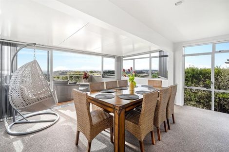 Photo of property in 69 Wade River Road, Stanmore Bay, Whangaparaoa, 0932