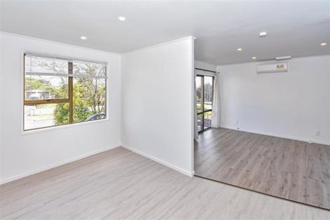 Photo of property in 10 Massine Place, Randwick Park, Auckland, 2105