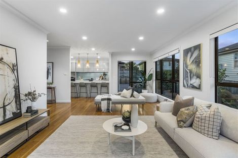 Photo of property in 16 Fernhill Way, Oteha, Auckland, 0632