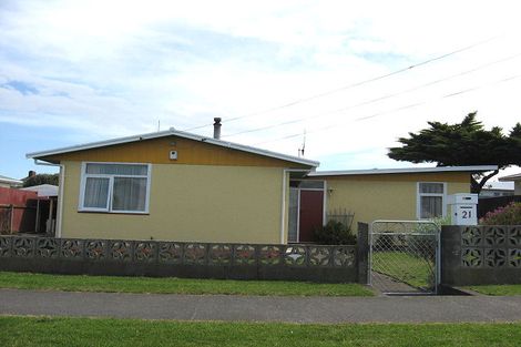Photo of property in 21 Raupo Street, Castlecliff, Whanganui, 4501