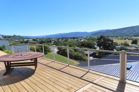 Photo of property in 8 Mccarthy Grove, Clouston Park, Upper Hutt, 5018