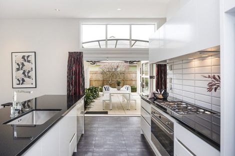 Photo of property in 16 Hardie Street, Hokowhitu, Palmerston North, 4410