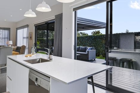 Photo of property in 5 Kotare Drive, Waiwhakaiho, New Plymouth, 4312