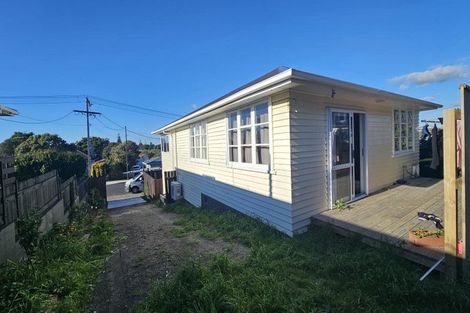Photo of property in 77 Mould Street, Waitara, 4320