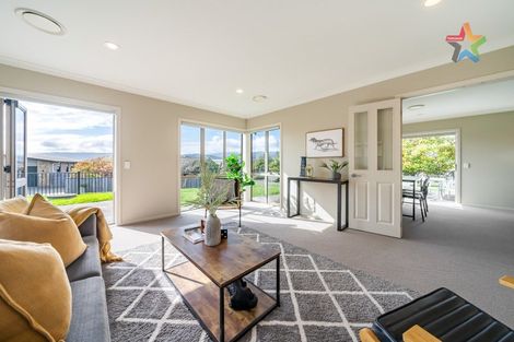 Photo of property in 27 Simpson Crescent, Raumati Beach, Paraparaumu, 5032