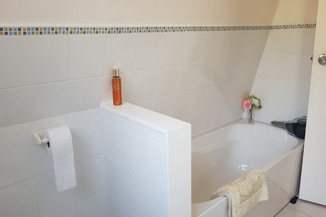 Photo of property in 2/396 Cambridge Terrace, Naenae, Lower Hutt, 5011