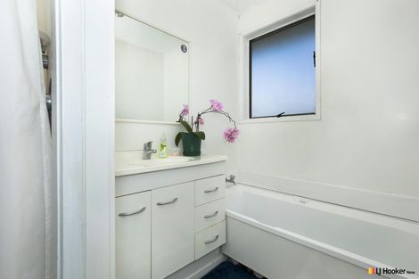 Photo of property in 12 Hinerau Street, Henderson, Auckland, 0612