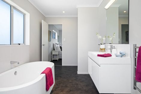 Photo of property in 16 Pono Place, Waiuku, 2123