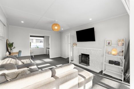 Photo of property in 1 Battersea Place, Roslyn, Palmerston North, 4414