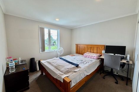 Photo of property in 21 Stitchbird Crescent, Papakura, 2110