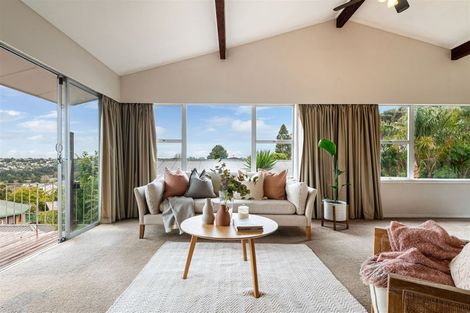 Photo of property in 358 Glenfield Road, Glenfield, Auckland, 0629