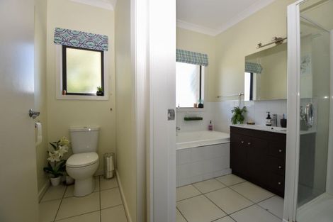 Photo of property in 18 Carrington Drive, Carterton, 5713