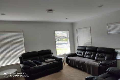 Photo of property in 35 Stranraer Crescent, Wattle Downs, Auckland, 2103