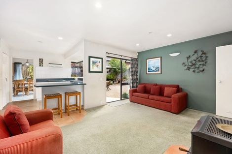 Photo of property in 1 Crestview Place, Browns Bay, Auckland, 0630