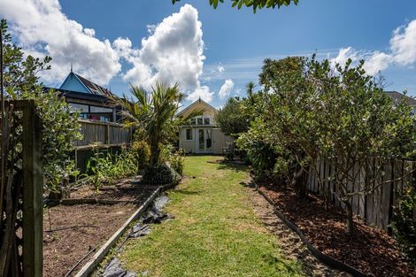Photo of property in 36 Apu Crescent, Lyall Bay, Wellington, 6022
