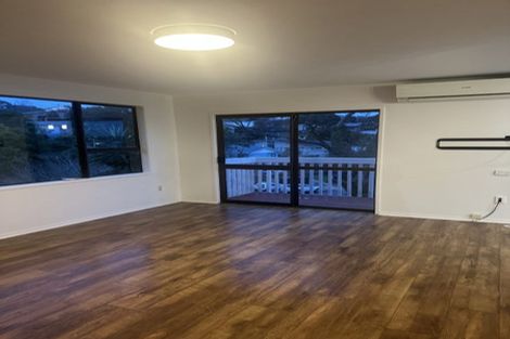 Photo of property in 22 Jenanne Place, Totara Vale, Auckland, 0629