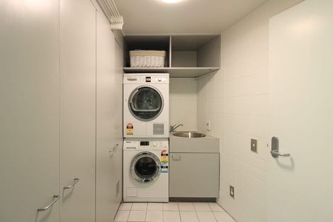 Photo of property in 2/226 Oriental Parade, Oriental Bay, Wellington, 6011