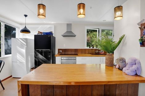 Photo of property in 13 Brixham Place, Merrilands, New Plymouth, 4312