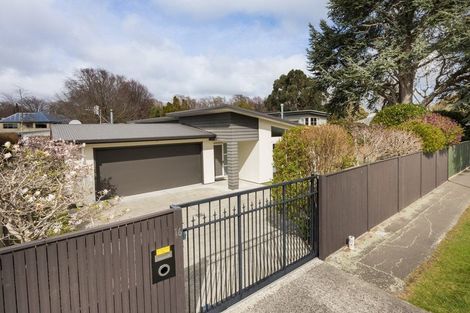 Photo of property in 16 Hardie Street, Hokowhitu, Palmerston North, 4410