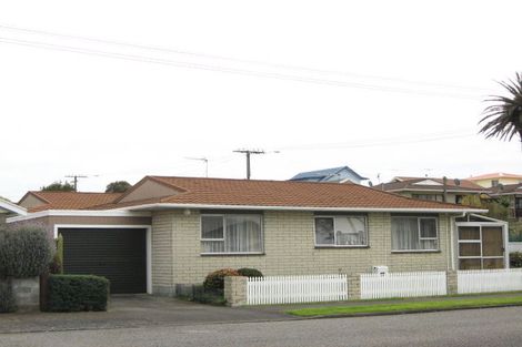 Photo of property in 1/4 French Street, Moturoa, New Plymouth, 4310