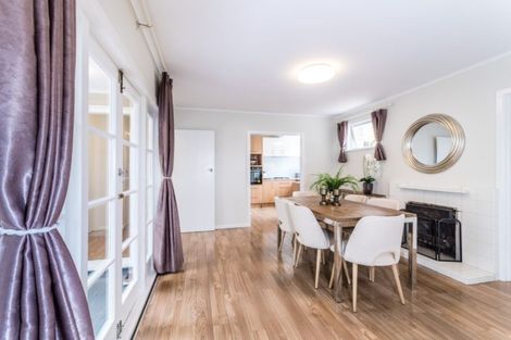 Photo of property in 75 Selwyn Crescent, Forrest Hill, Auckland, 0620